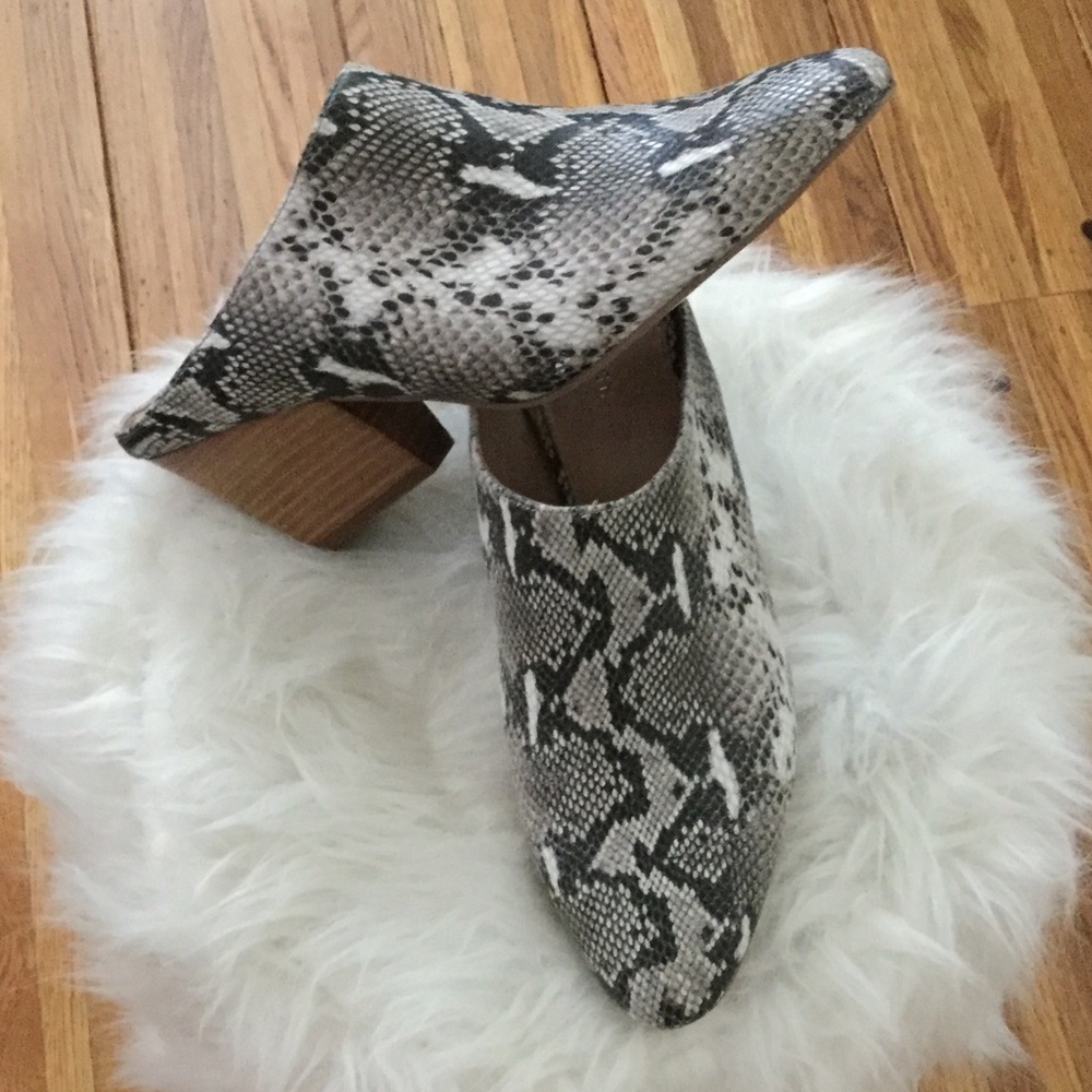Halogen Brielle Snake Skin Mule